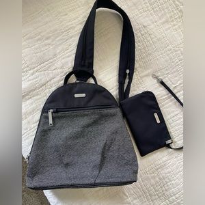 Baggallini anti-theft convertible travel backpack